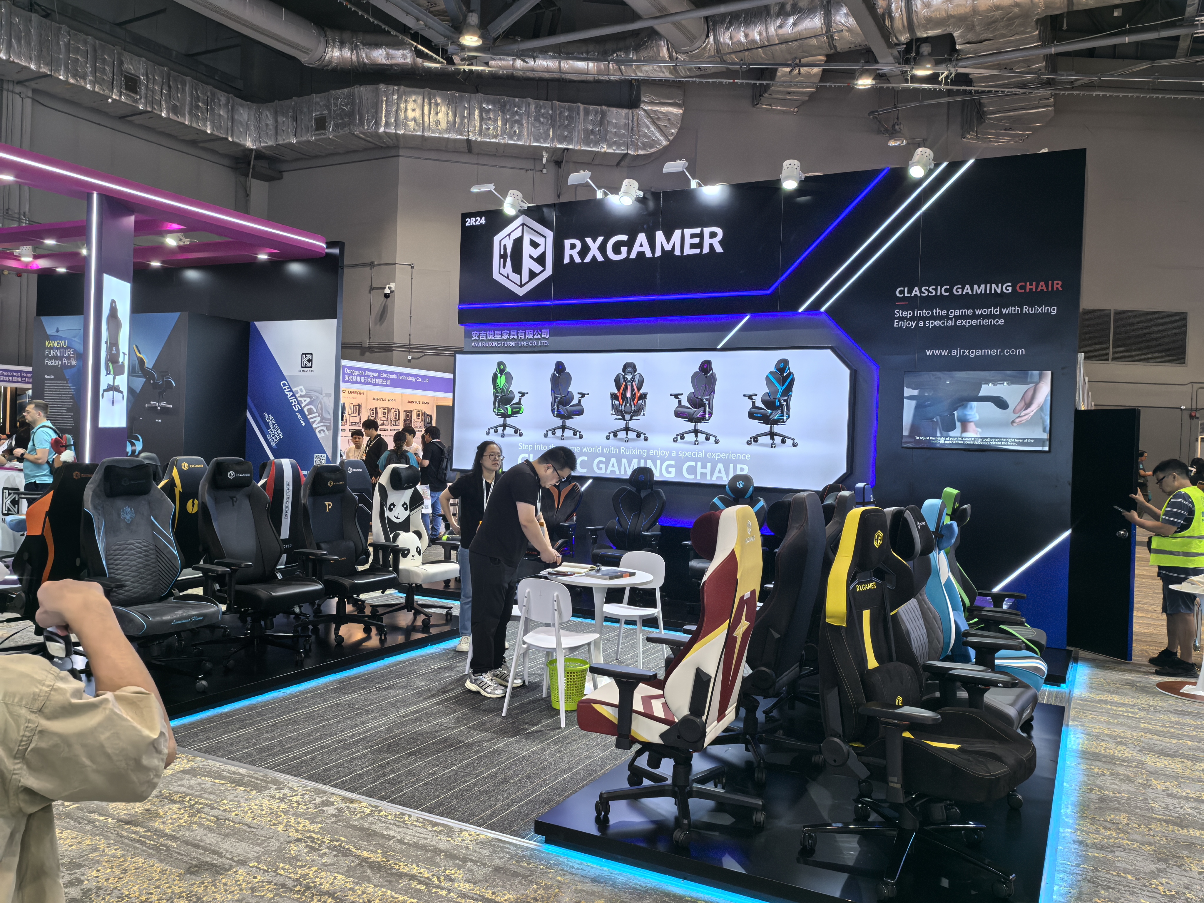 Nội thất Anji Ruixing Tỏa sáng tại Hội chợ Điện tử Hồng Kông (Mùa thu) thành công rực rỡ